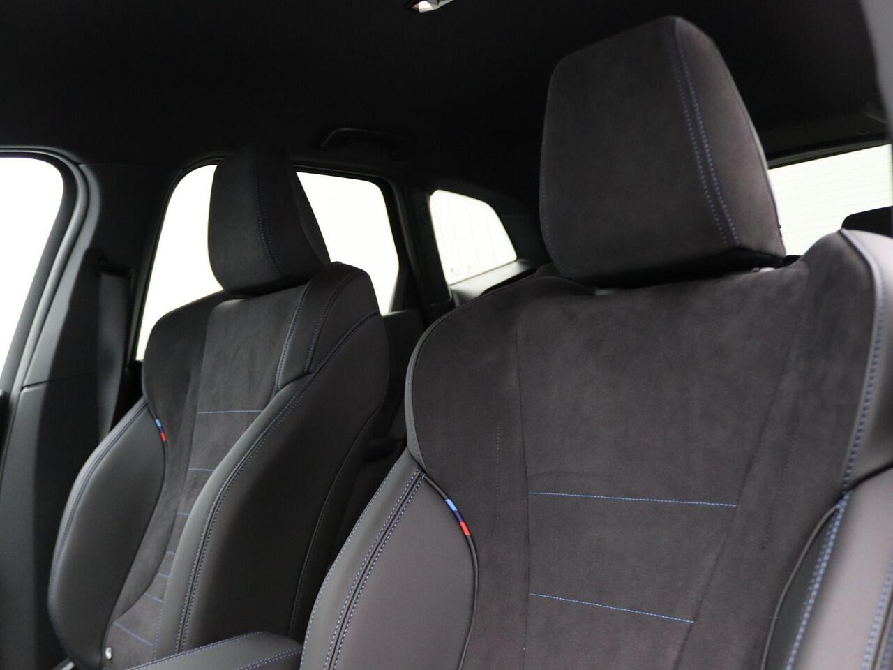 BMW 2-SERIE Active Tourer 218i M Sportpakket | Premium Pack | Stuurwielrand Verwarmd | Trekhaak | Driving Assistant | Parking Assistant | 18''