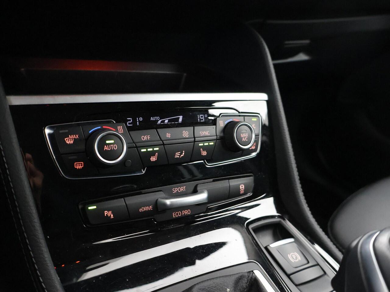 BMW 2-SERIE Active Tourer 225xe 224 PK XDRIVE PLUG-IN HYBRID + STOELVERWARMING / AFN. TREKHAAK / NAVIGATIE