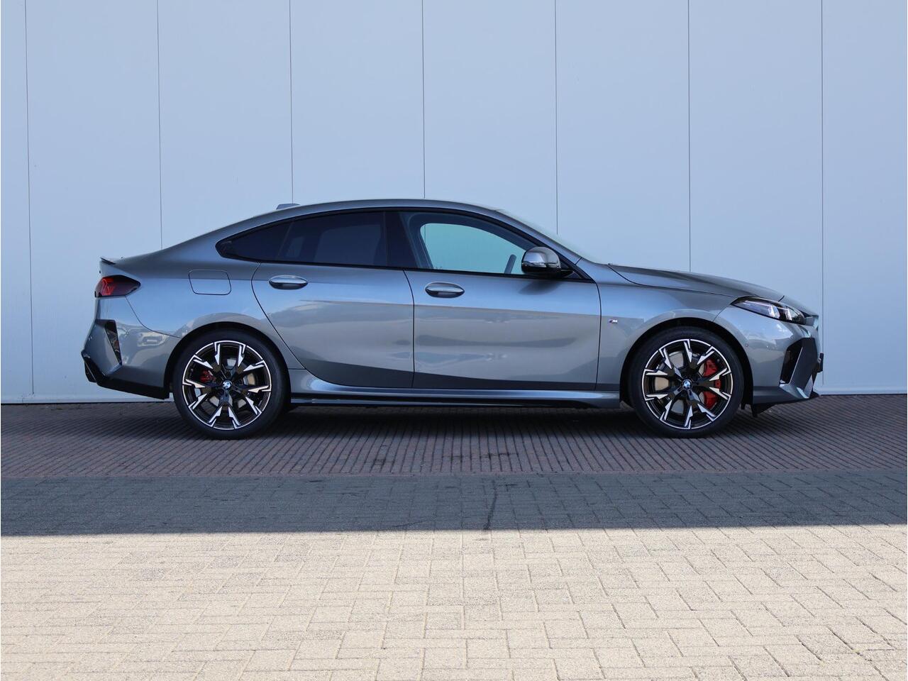 BMW 2-SERIE Gran Coupé 220 M Sport Design Edition M Sportpakket Pro/ Stuurwielrand verwarmd/ Comfort Access/ Achteruitrijcamera/ Sportstoelen/ Stoelverwarming/ 19 inch LM