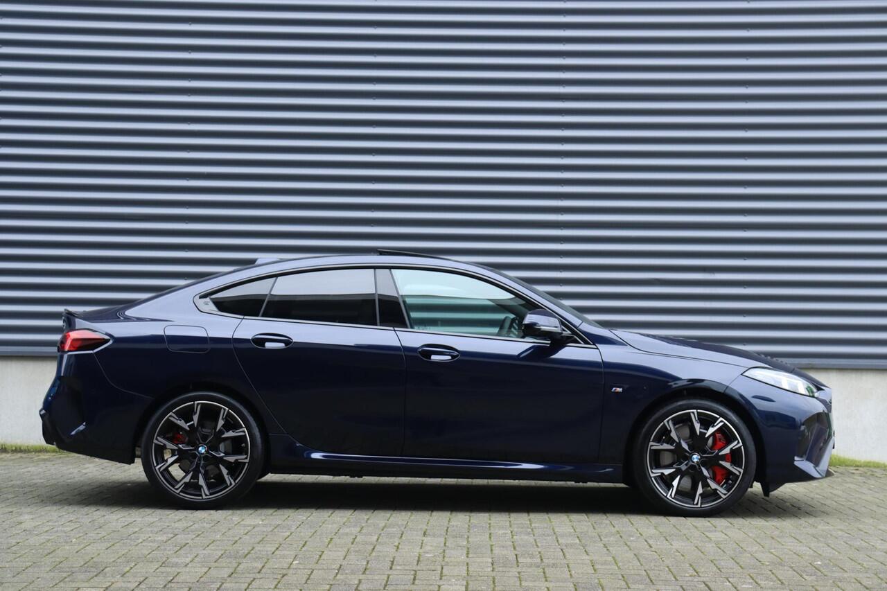 BMW 2-SERIE Gran Coupé 220 | M Sportpakket Pro | Panodak | Head-Up | Harman Kardon | Driving Assistant Plus | Elektr. Stoelen | Parking Assistant Plus | 19'' LMV | Ekris Selection