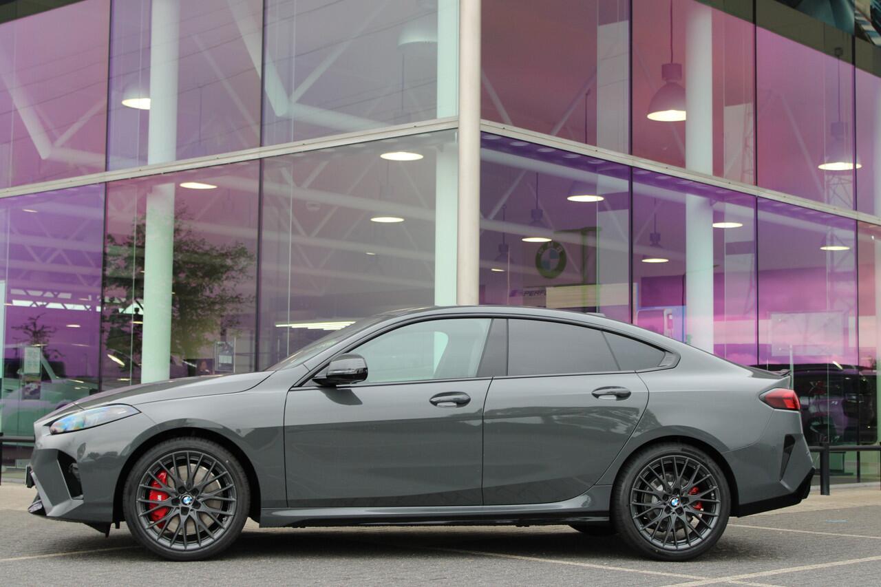 BMW 2-SERIE Gran Coupé 220 M Sport Automaat / Sportstoelen / M Adaptief onderstel / Parking Assistant Plus / Head-Up / Comfort Access / Live Cockpit Professional