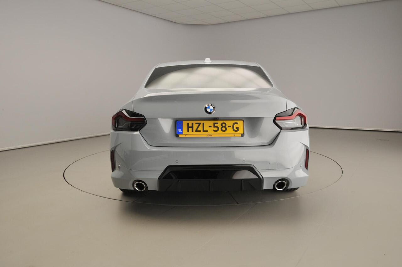 BMW 2-SERIE Coupé 218i | M-Sportpakket | LED | Navigatie | Stoelverwarming | Keyles go | DAB | Hifi speakers | Alu 18 inch