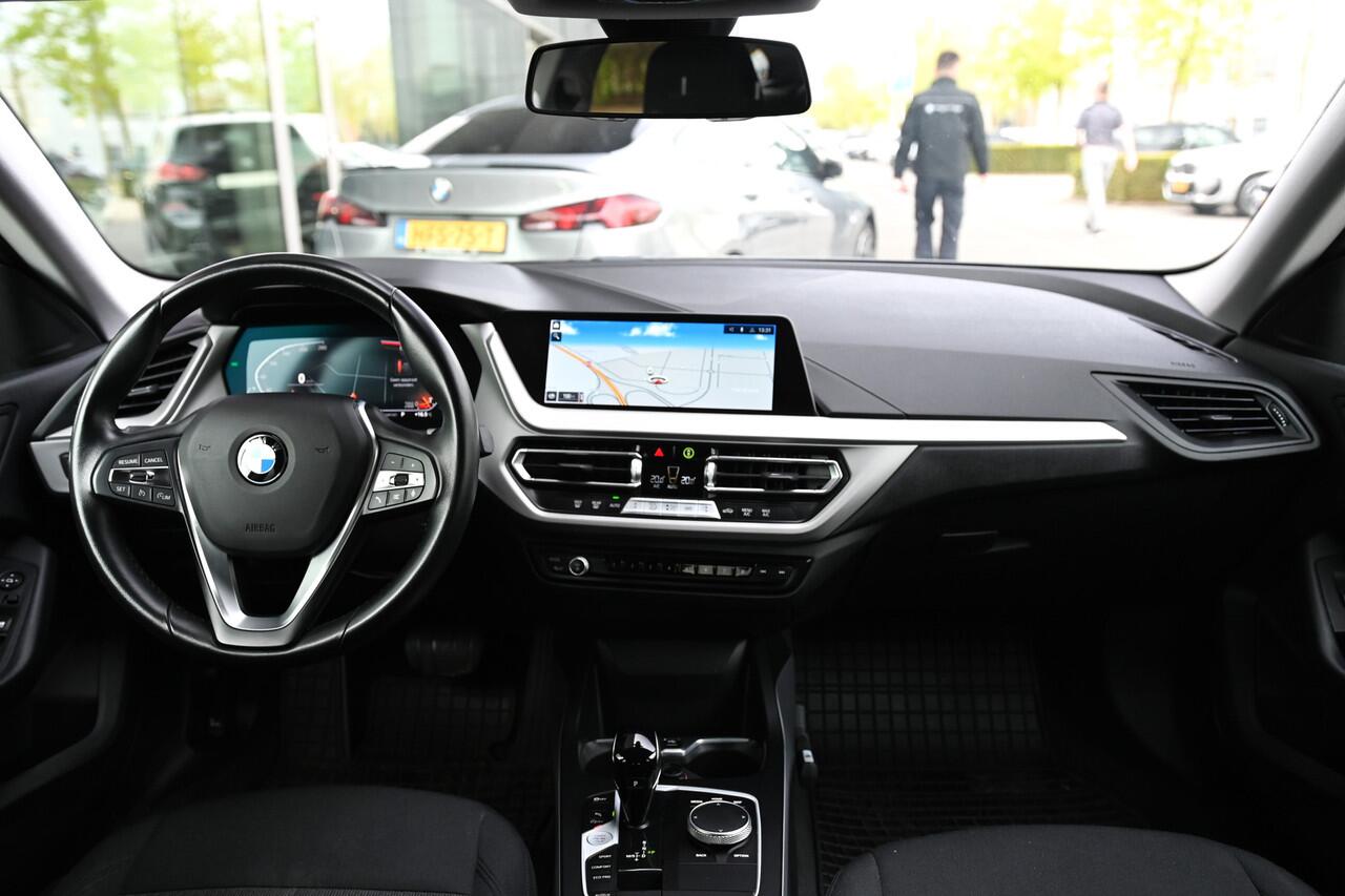 BMW 2-SERIE Gran Coupé 220i Executive Automaat / Adaptieve LED / Live Cockpit Professional / Cruise Control / Extra getint glas achter