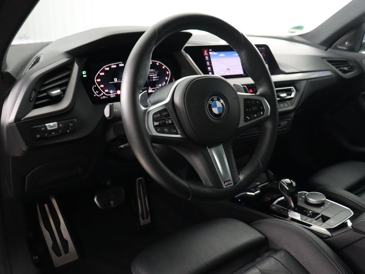 BMW 2-SERIE Gran Coupé M235i xDrive High Executive Edition (NL-Auto / Leder kuipstoelen / Pano / H&K / ACC)