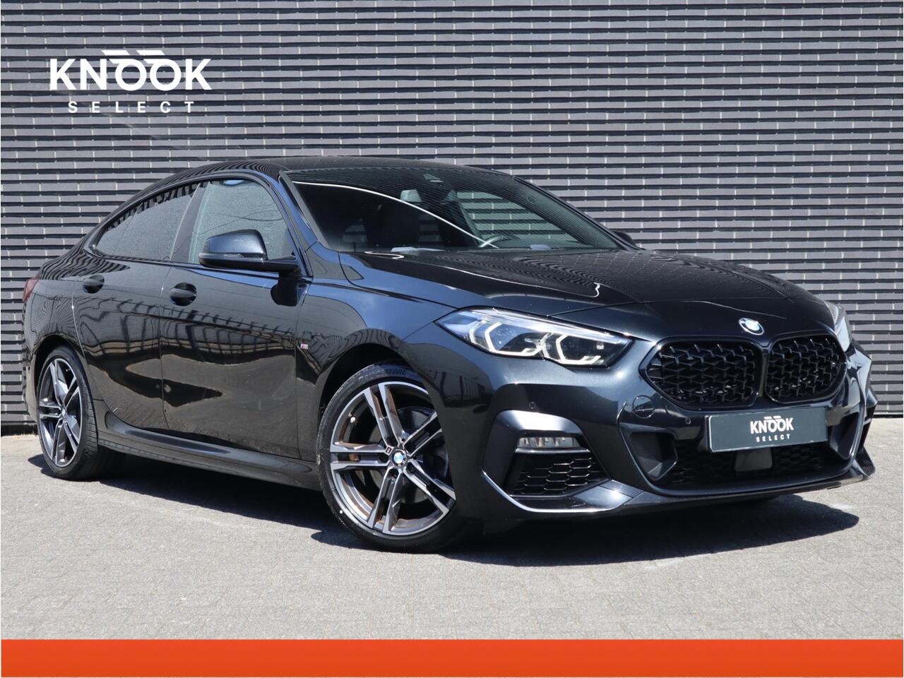 BMW 2-SERIE Gran Coupé 218i High Executive M Sport Pakket Automaat / Live Cockpit Professional / Apple CarPlay / Leder / 18 Inch / Shadow Line / DAB / Extra Getint Glas / LED / Stoelverwarming / Lichtpakket / Parkeersensoren