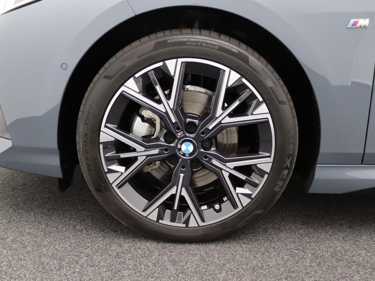 BMW 2-SERIE Gran Coupé 220 M Sportpakket | Parkeerhulpsysteem | Adaptief M-onderstel | Driving Assistant |18"