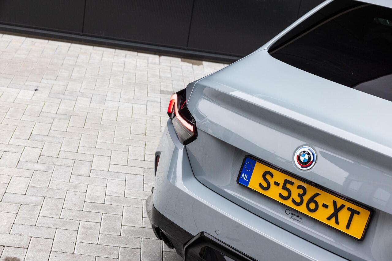 BMW 2-SERIE Coupé 218i | M-Sport | Live Dashboard Plus | Apple Carplay/Android Auto | NL auto | Cruise control adaptief | 19'' LMV | Stoelverwarming | Sportstoelen |