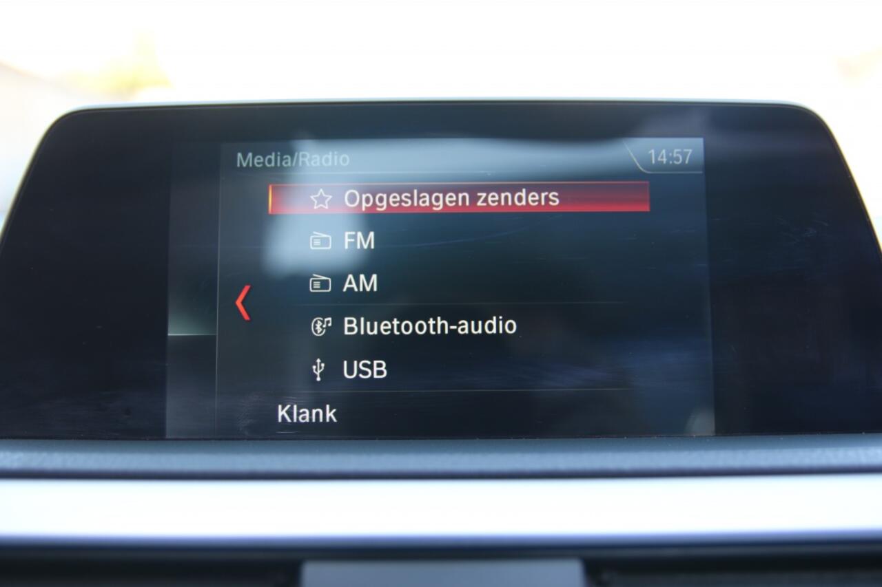 BMW 2-SERIE 218i High Executive | M-pakket | Navigatie | Sensoren v/a |