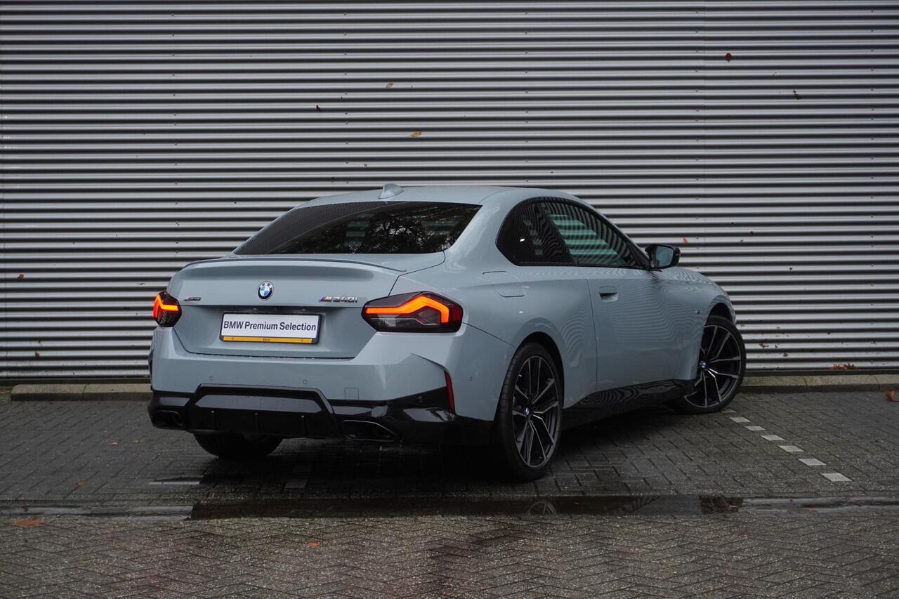 BMW 2-SERIE Coupé M240i xDrive M Sportdifferentieel | 19 inch LM M Dubbelspaak | Achteruitrijcamera | Comfort Access | HiFi System