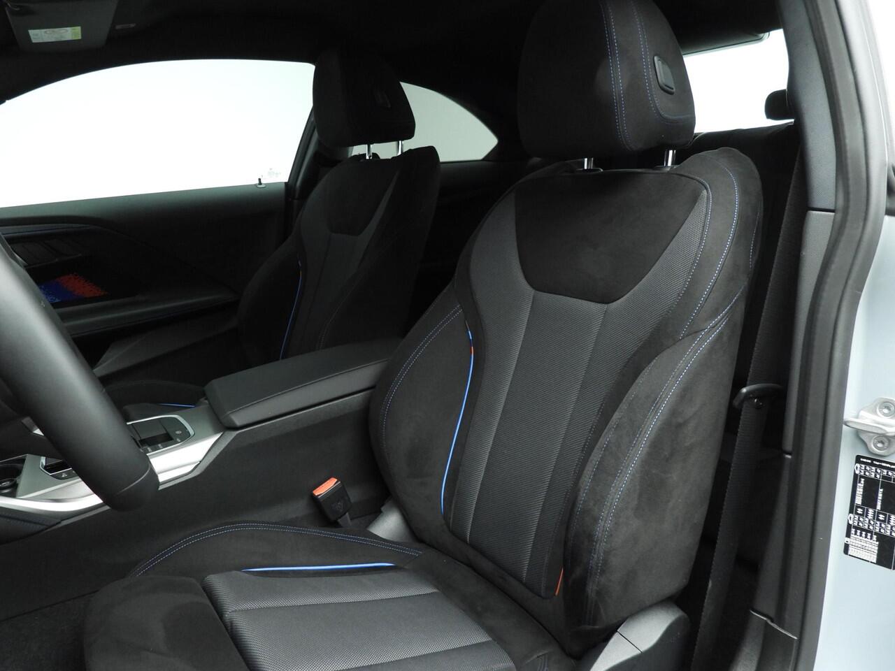 BMW 2-SERIE Coupé 218i | M-Sportpakket | LED | Navigatie | Stoelverwarming | Keyles go | DAB | Hifi speakers | Alu 18 inch