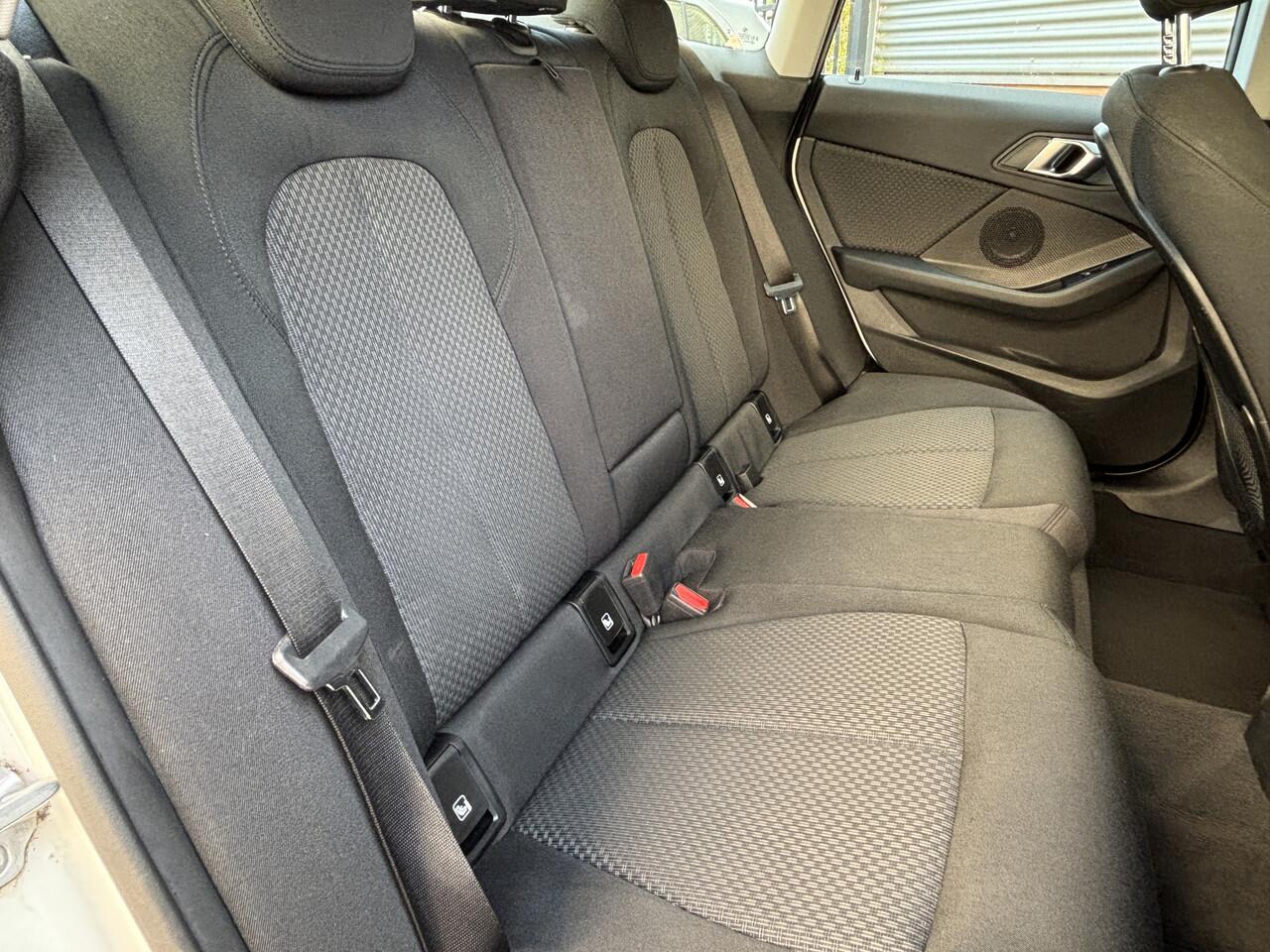 BMW 2-SERIE Gran Coupé 218i Executive | Apple Carplay/Android Auto | 18 inch ///M Velgen | LED |