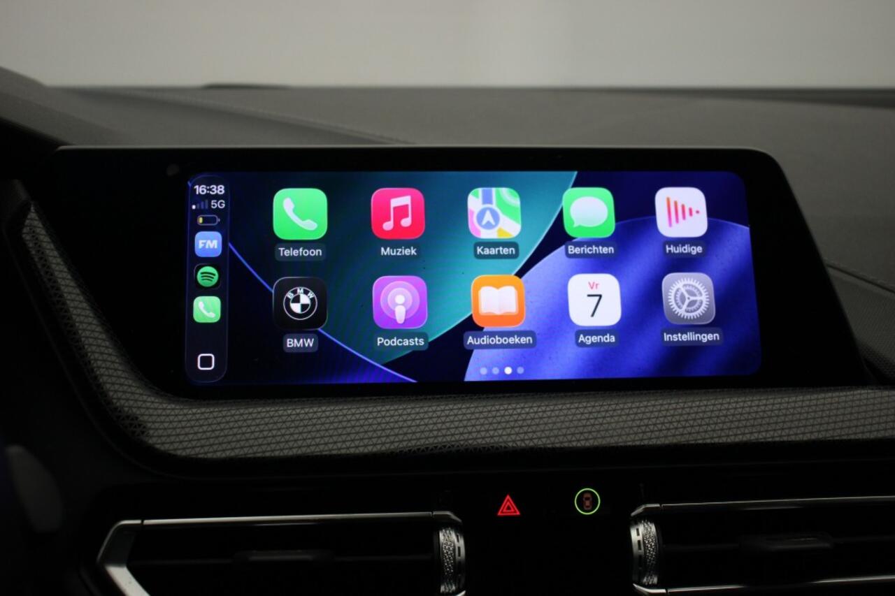 BMW 2-SERIE 220i Automaat 178 PK - Carplay, Digitaal Cockpit, Navi, Leer, Cruise, Stoelverw.