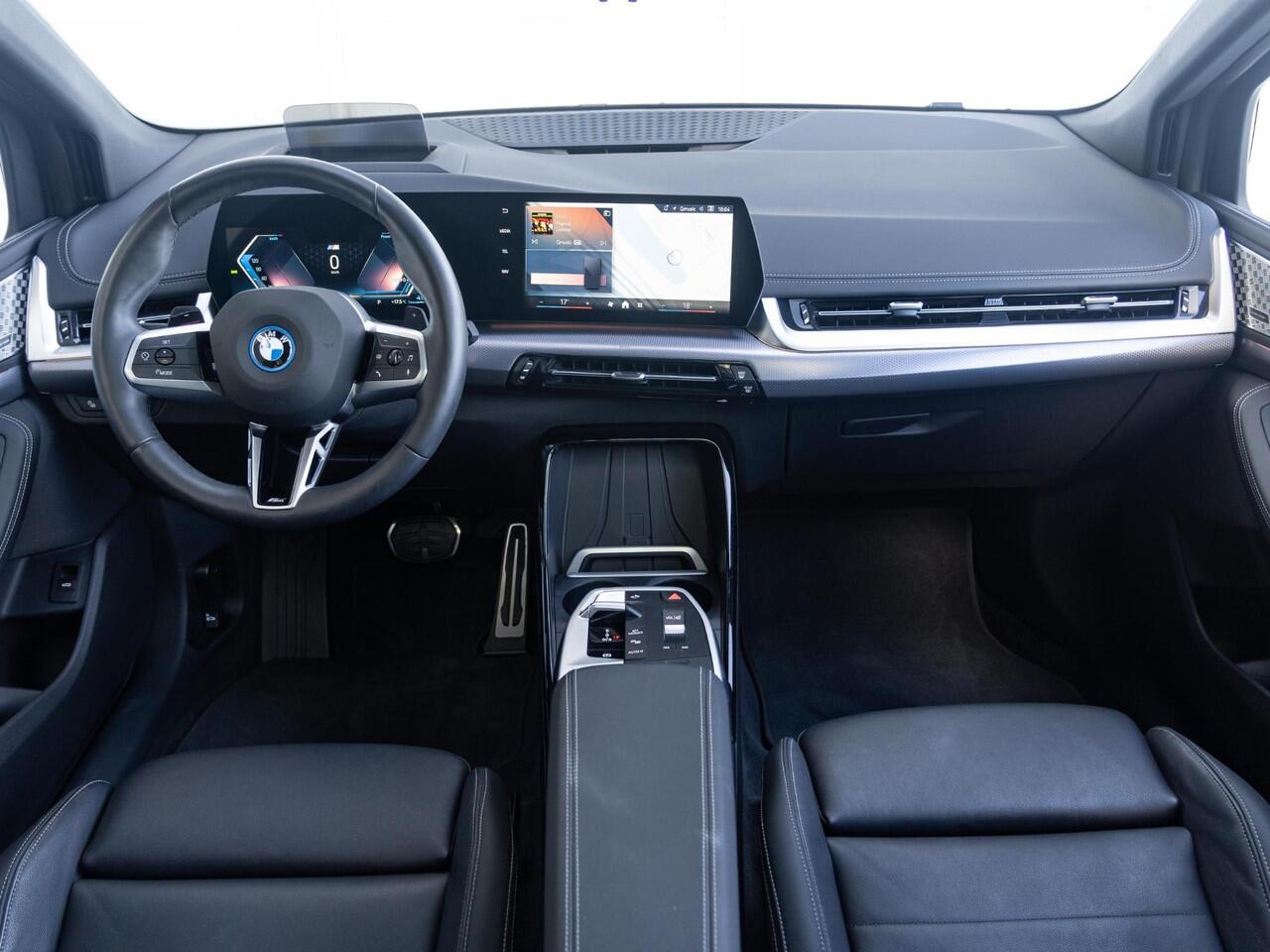 BMW 2-SERIE Active Tourer 225e xDrive | M Sportpakket | Innovation Pack | Comfort Access | Panoramadak | Isofix | Head-Up Display | Harman-Kardon | 19''