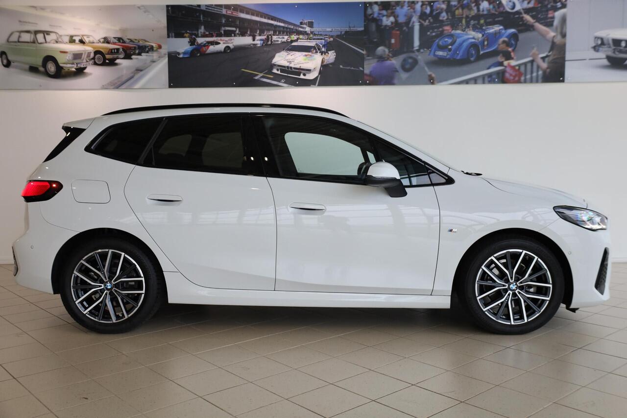 BMW 2-SERIE Active Tourer 220i M-sportpakket | Premium Pack | Travel Pack | Elektr. Trekhaak