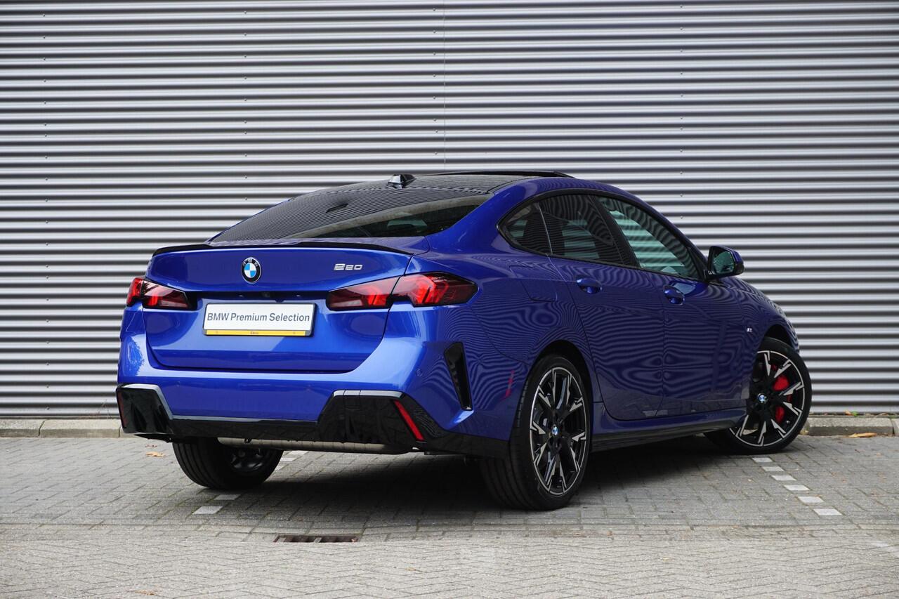 BMW 2-SERIE Gran Coupé 220 | M Sportpakket Pro | Innovation Pack | Trekhaak met afneembare kogel | Stuurwielrand verwarmd | Glazen panoramadak | Driving Assistant Professional