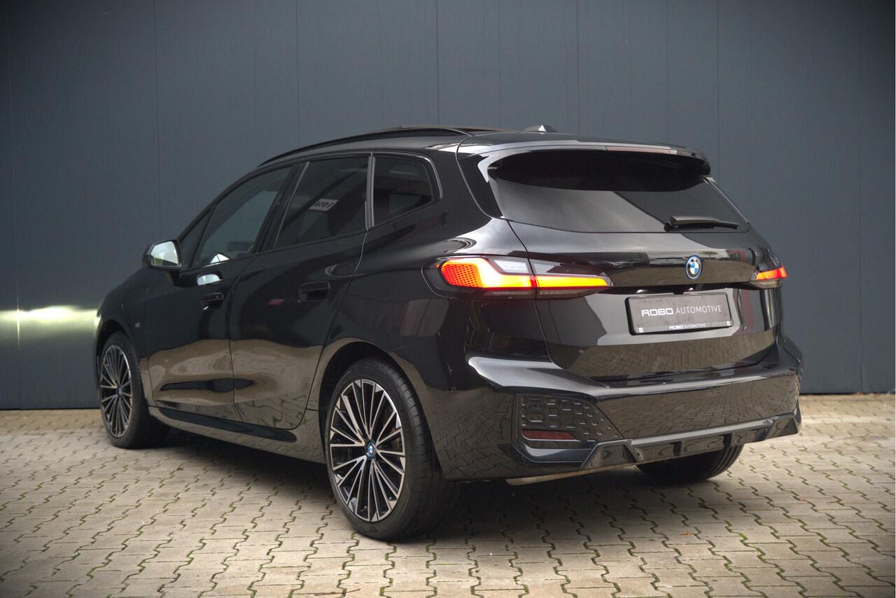 BMW 2-SERIE Active Tourer M Sport 225e xDrive | Panoramadak | Harman Kardon | Individual | Head-Up Display | 360 Camera | Keyless | Cruise Control | Navigatie Prof. | Elek. Achterklep | Ambiance Verlichting | Fabrieksgarantie