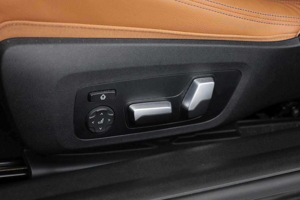 BMW 2-SERIE Coupé M240i xDrive 375pk | HUD | Camera | Stoel- Stuurverw. | H&K | Navi | Elek. Stoelen