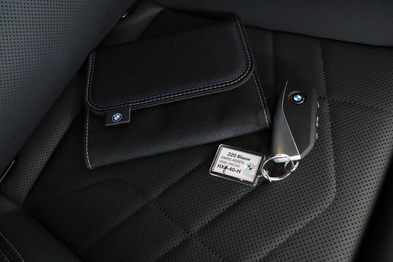 BMW 2-SERIE Gran Coupé 220 M Sport Pro | Glazen Panoramadak | Elektrisch verstelbare lederen stoelen | Harman Kardon | Head-Up Display | Active Cruise Control | 19" M Y-Spaak