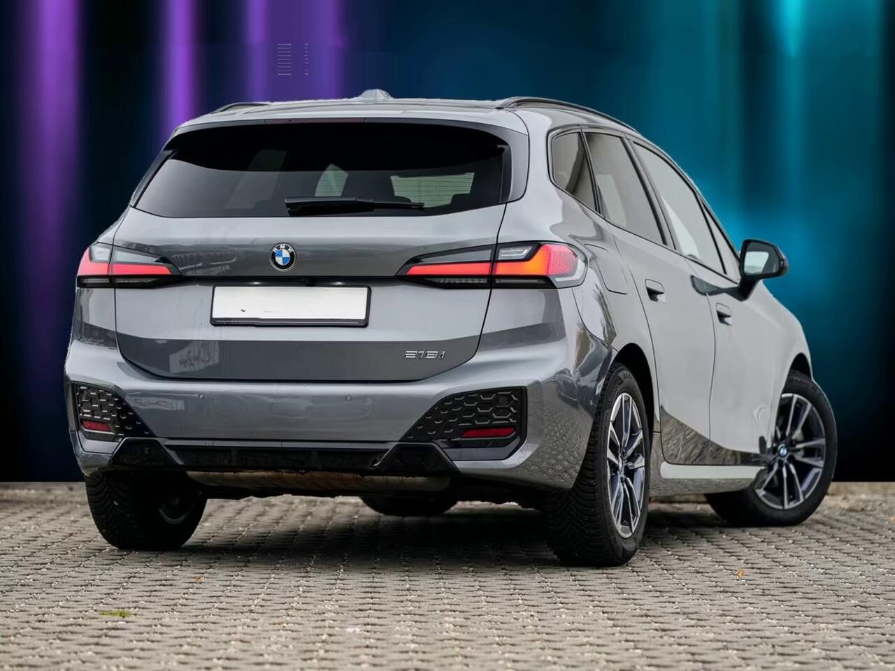 BMW 2-SERIE Active Tourer 218i M Sport Trekhaak Panoramadak Stuurwielverwarming Stoelverwarming Keyless Entry