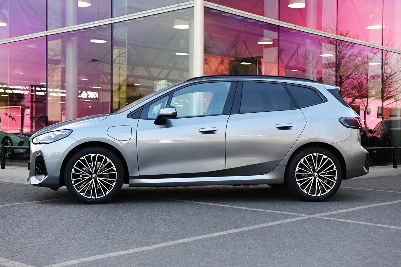 BMW 2-SERIE Active Tourer 225e xDrive High Executive M Sport Automaat / Trekhaak / Sportstoelen / Adaptieve LED / M Adaptief onderstel / Comfort Access / Parking Assistant Plus / Head-Up