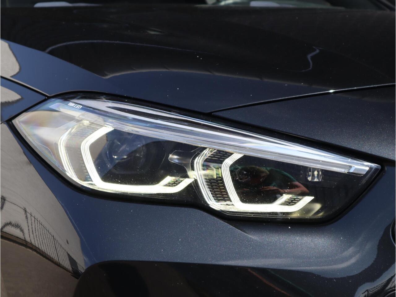 BMW 2-SERIE Gran Coupé 218i High Executive M Sport Pakket Automaat / Live Cockpit Professional / Apple CarPlay / Leder / 18 Inch / Shadow Line / DAB / Extra Getint Glas / LED / Stoelverwarming / Lichtpakket / Parkeersensoren