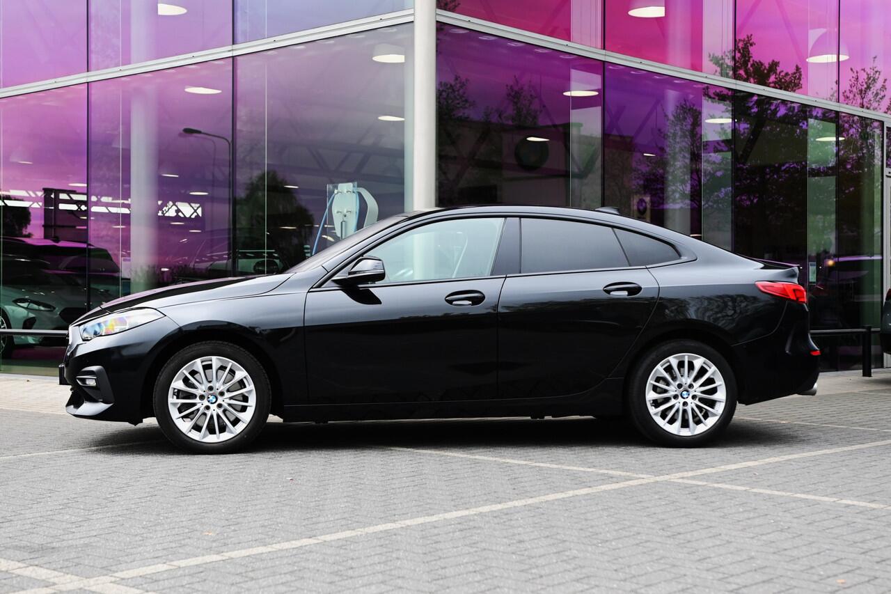 BMW 2-SERIE Gran Coupé 220i Executive Automaat / Adaptieve LED / Live Cockpit Professional / Cruise Control / Extra getint glas achter