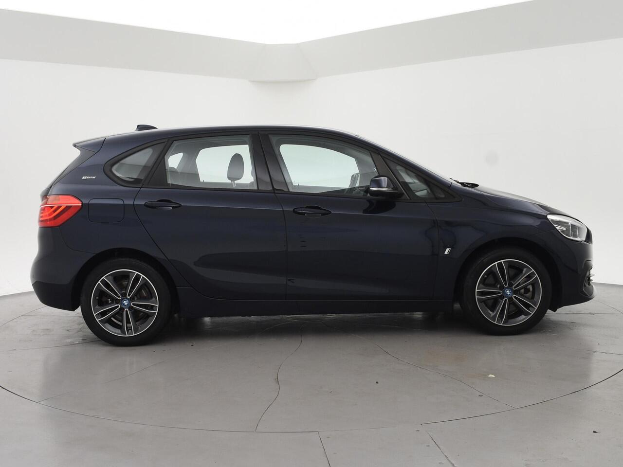 BMW 2-SERIE Active Tourer 225xe 224 PK XDRIVE PLUG-IN HYBRID + STOELVERWARMING / AFN. TREKHAAK / NAVIGATIE