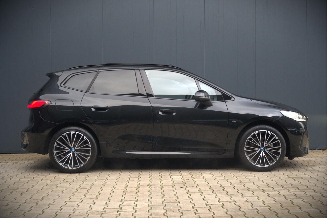 BMW 2-SERIE Active Tourer M Sport 225e xDrive | Panoramadak | Harman Kardon | Individual | Head-Up Display | 360 Camera | Keyless | Cruise Control | Navigatie Prof. | Elek. Achterklep | Ambiance Verlichting | Fabrieksgarantie