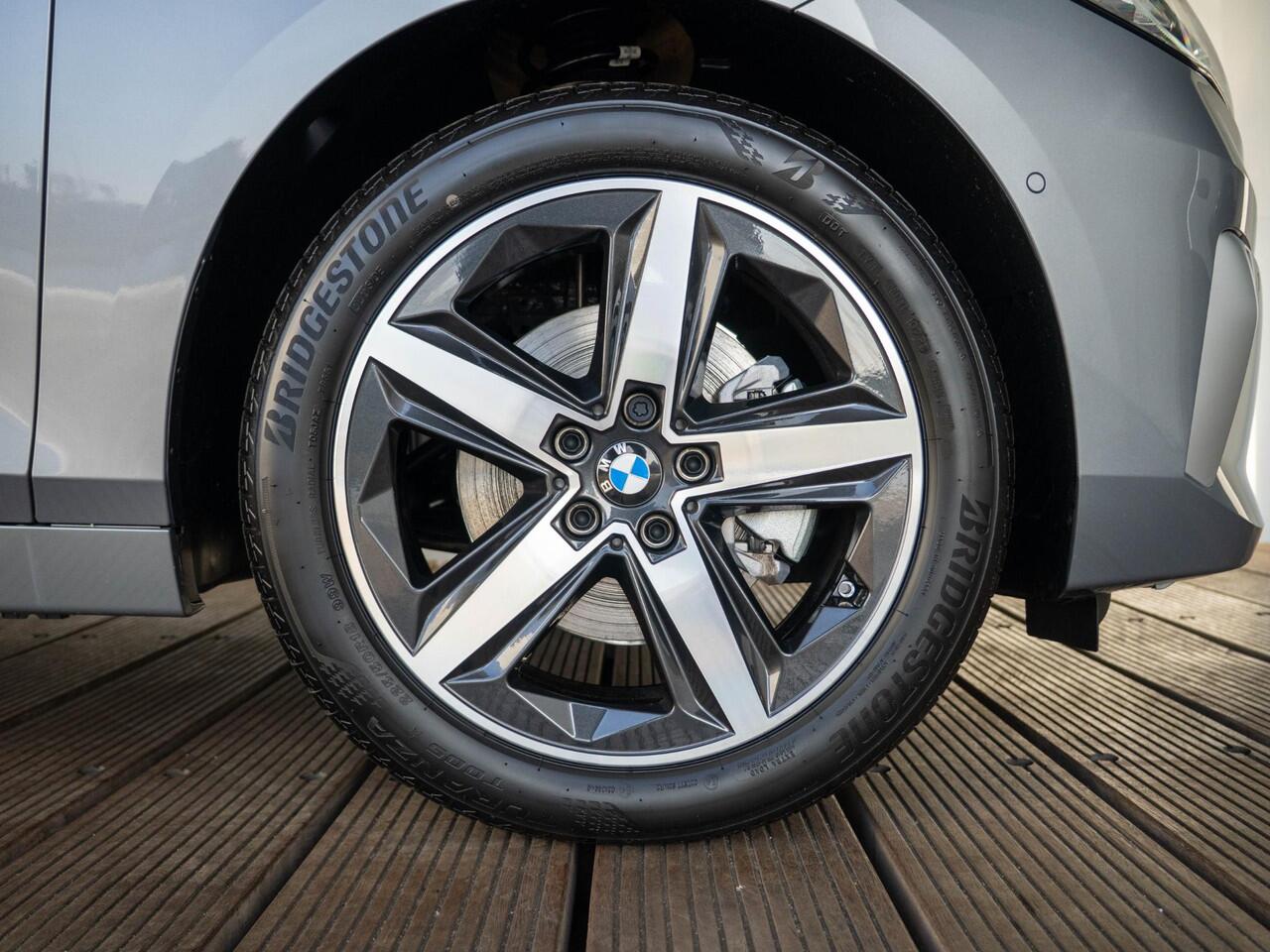 BMW 2-SERIE Active Tourer 220i Luxury Line | Equipment Package | Comfort Pack | Travel Pack | Showroom Selection