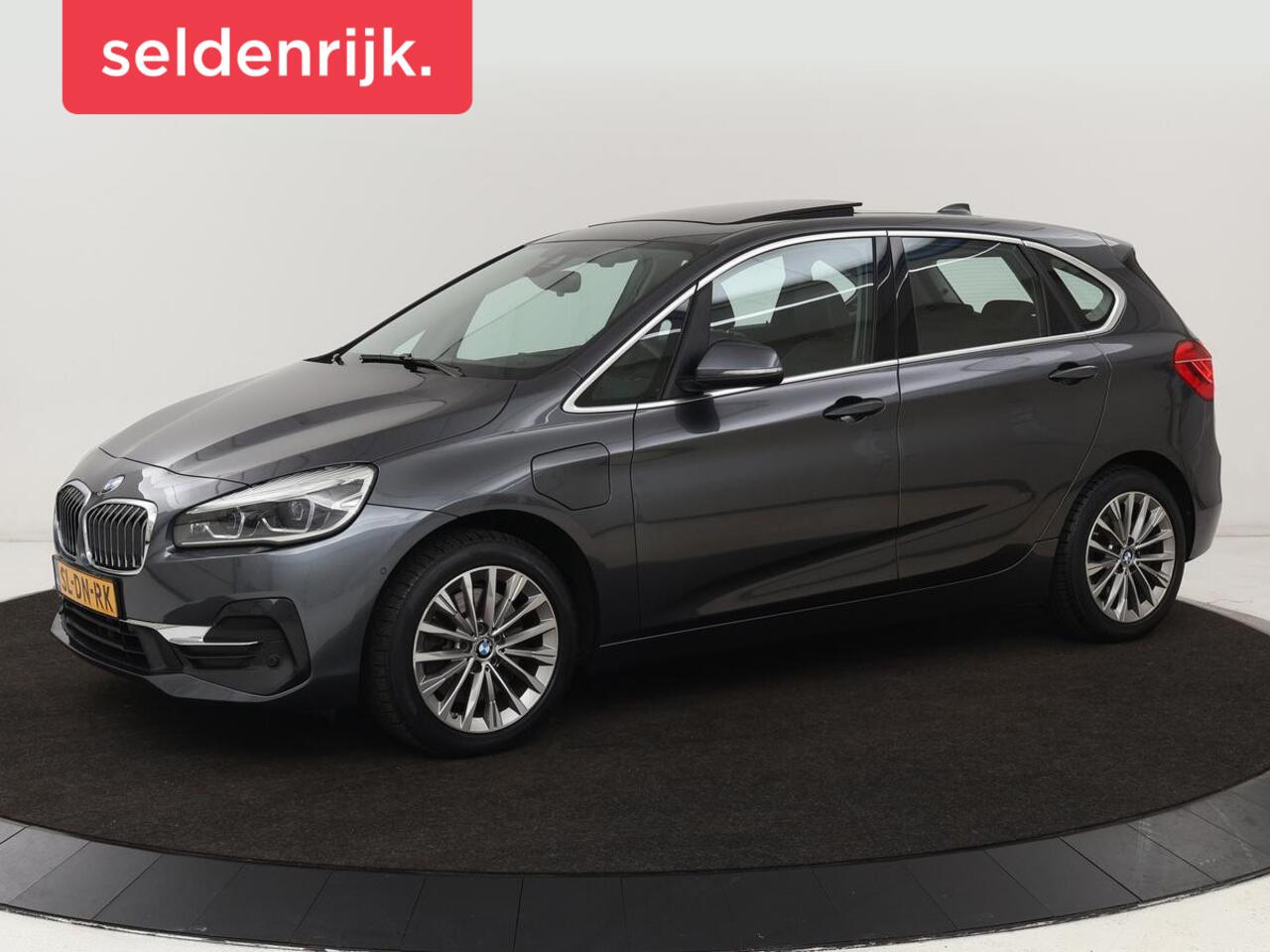BMW 2-SERIE Active Tourer 225xe iPerformance Luxury Line | Panoramadak | Leder | Head-Up | Camera | Keyless | Navigatie | Park Assist | Adaptief LED