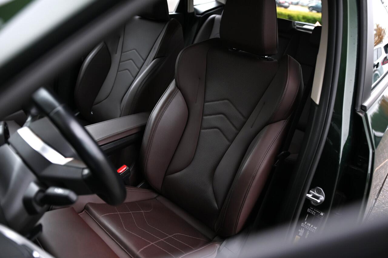 BMW 2-SERIE Active Tourer 225e xDrive Automaat / Sportstoelen / Trekhaak / Achteruitrijcamera / Comfort Access / Adaptieve LED / Stoelverwarming