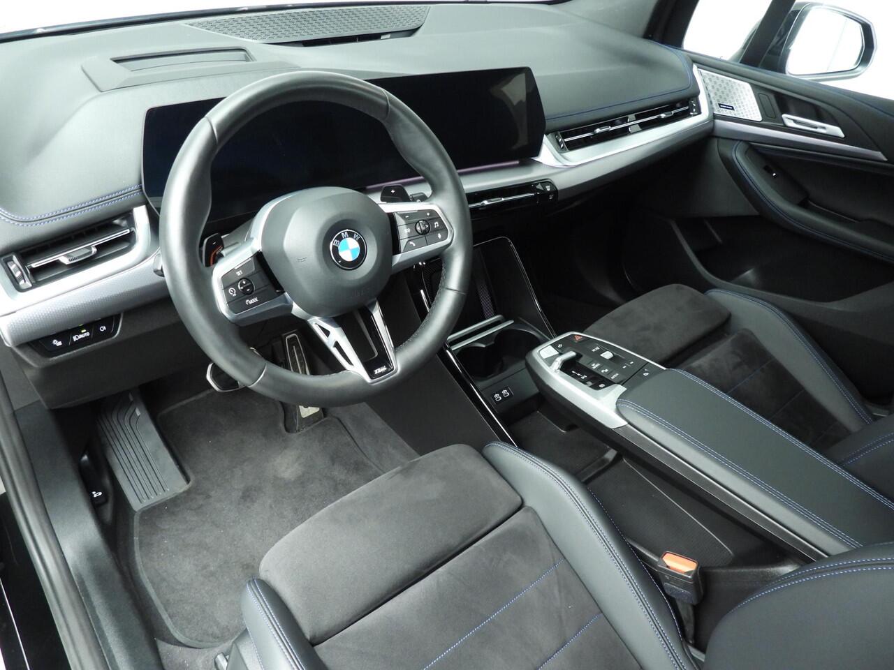 BMW 2-SERIE Active Tourer 220i | M-Sportpakket | LED | HUD | Active cruise | Elektr. zetels | Keyles go | DAB | Harman-kardon sound | Alu 17 inch