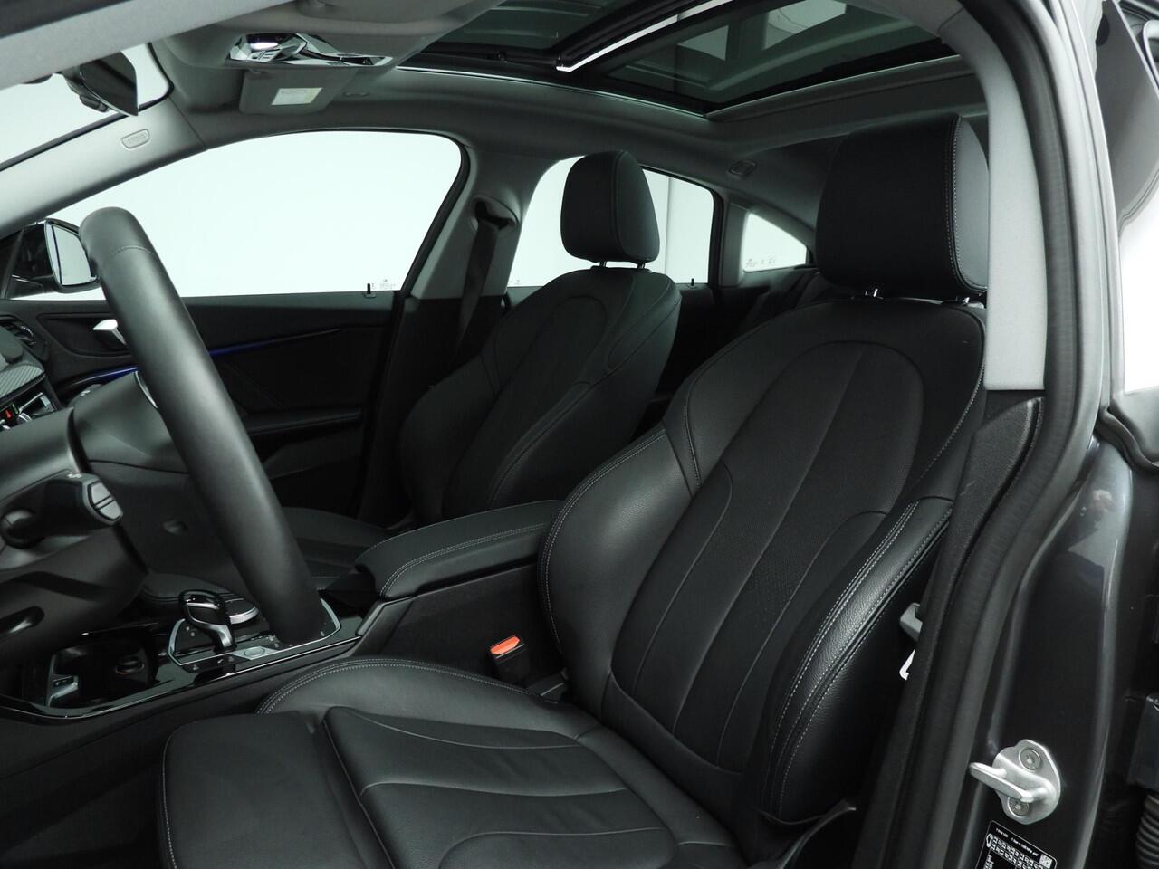 BMW 2-SERIE Gran Coupe 218i | LED | Leder | Navigatie | Active cruise | Schuifdak | Sportstoelen | Stoelverwarming | DAB | Harman-kardon sound | Alu 17 inch