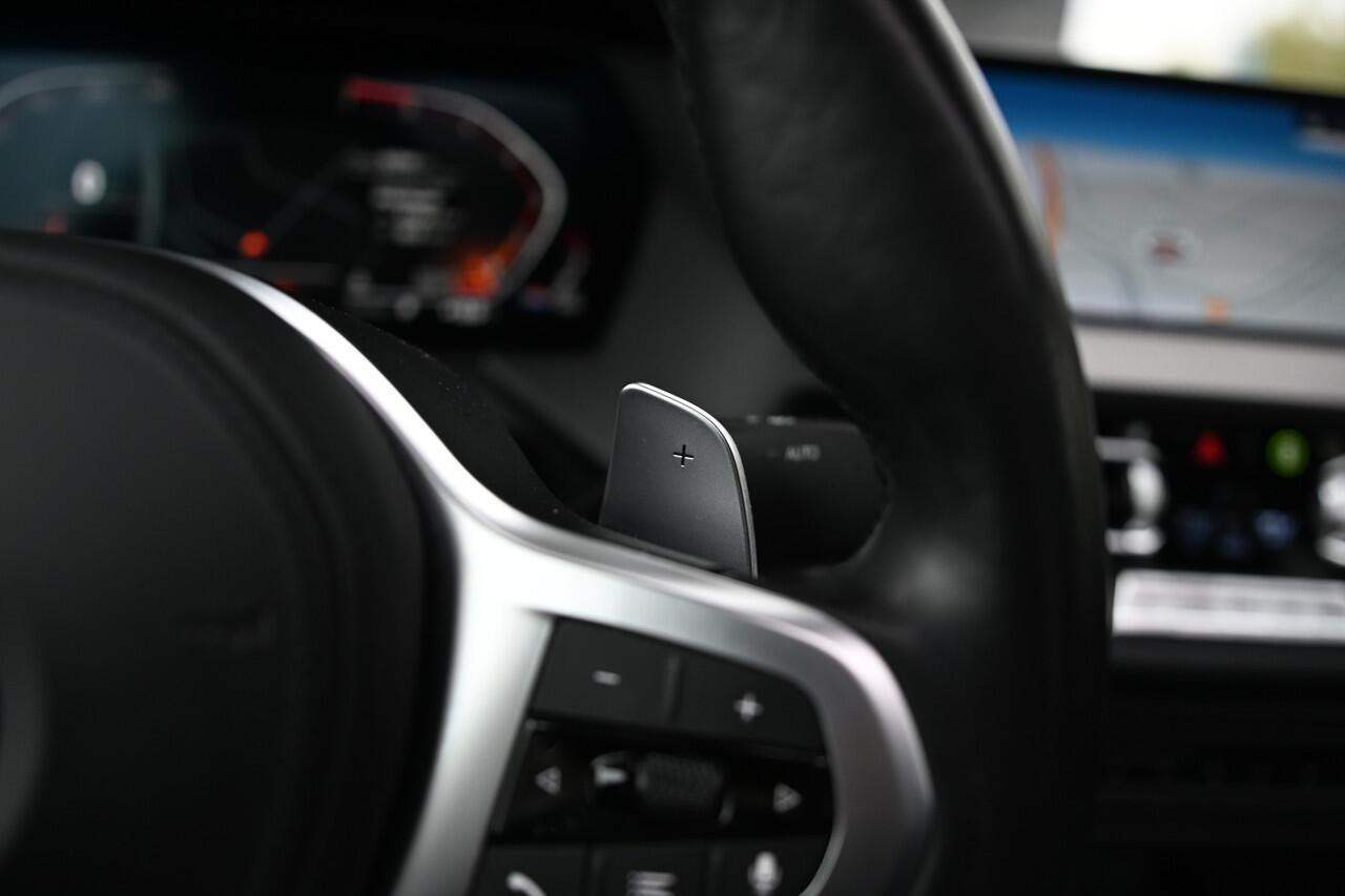 BMW 2-SERIE Gran Coupé 220i High Executive M Sport Automaat / Panoramadak / Adaptieve LED / Head-Up / Sportstoelen / Stuurverwarming / Live Cockpit Professional