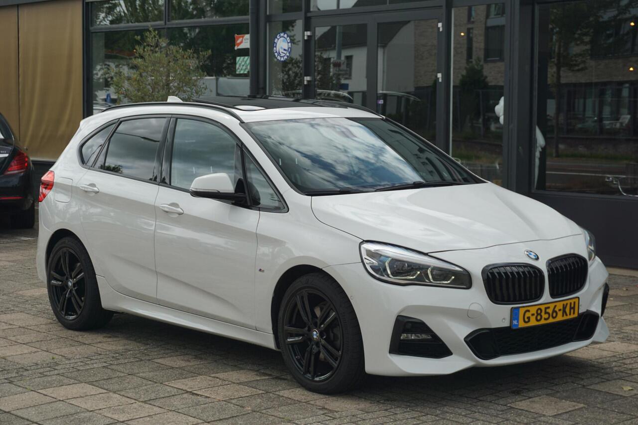 BMW 2-SERIE Active Tourer 220i Executive Edition | M Pakket | PANO | Trekhaak