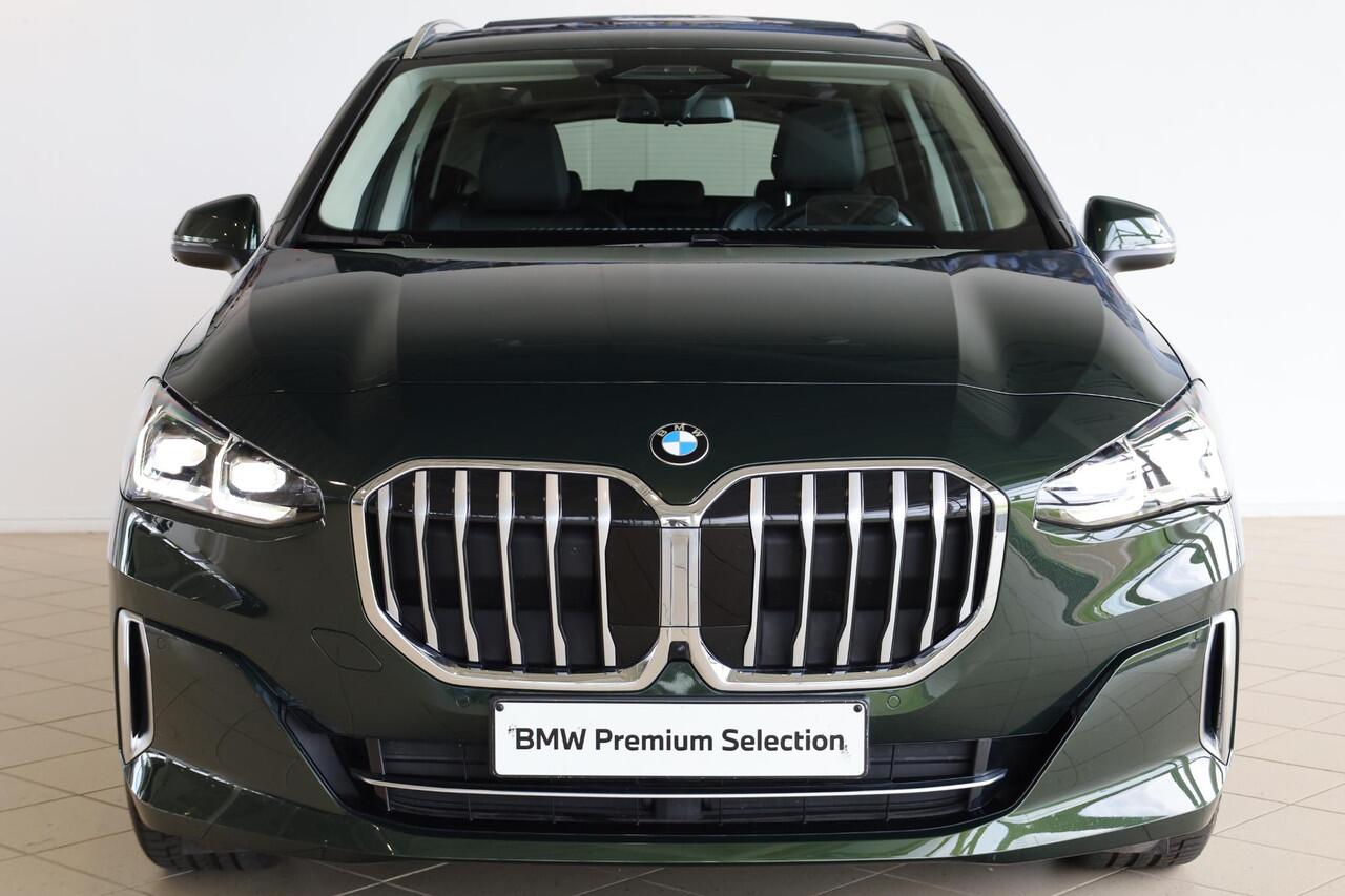 BMW 2-SERIE Active Tourer 223i xDrive | Luxury Line | Pano | Driving Assistant Professional | Harman/Kardon | Trekhaak