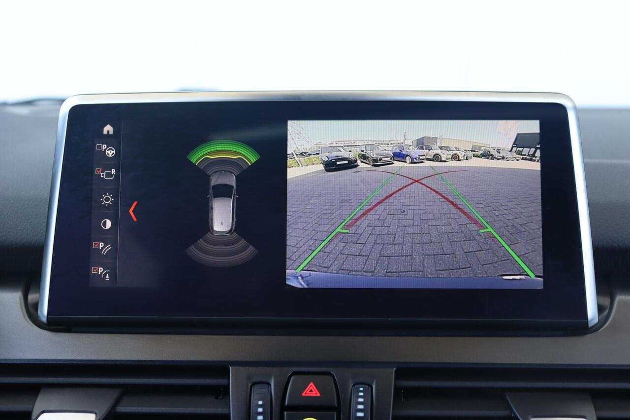 BMW 2-SERIE Active Tourer 218i High Executive Edition M Sport pakket/ Panoramadak/ Head-Up/ Lederen bekleding/ Elektrische achterklep/ Achteruitrijcamera