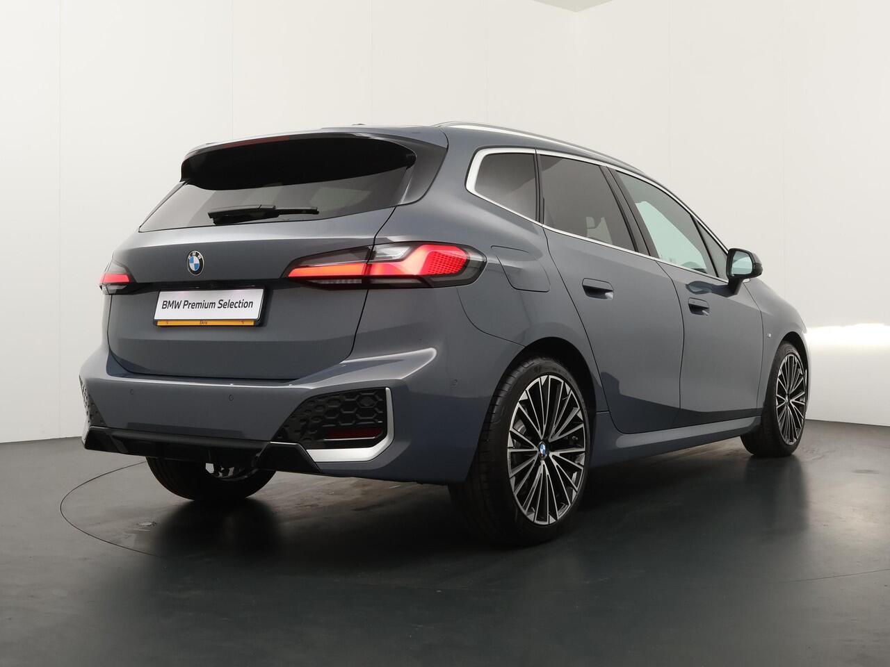 BMW 2-SERIE Active Tourer 220i | M Sportpakket | Travel pack | Comfort Acces | Elektrisch verwarmde voorstoelen