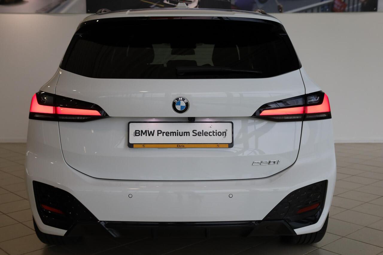 BMW 2-SERIE Active Tourer 220i M-sportpakket | Premium Pack | Travel Pack | Elektr. Trekhaak