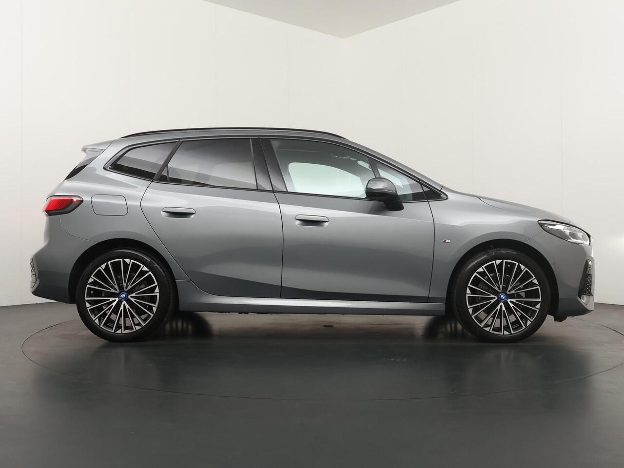 BMW 2-SERIE Active Tourer 225e xDrive | M-Sportpakket | Panoramadak | Harman Kardon | Head-Up Display |