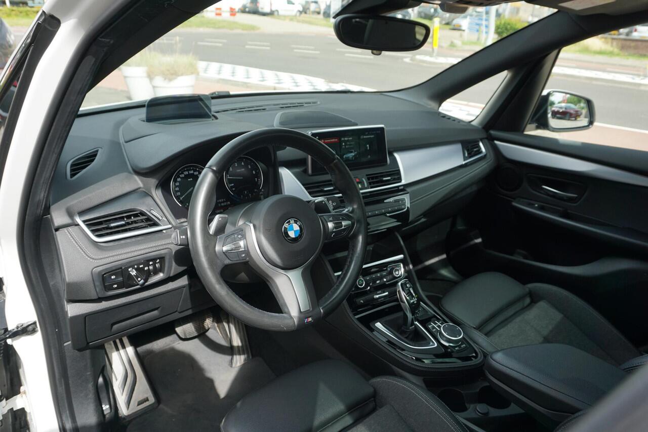 BMW 2-SERIE Active Tourer 220i Executive Edition | M Pakket | PANO | Trekhaak