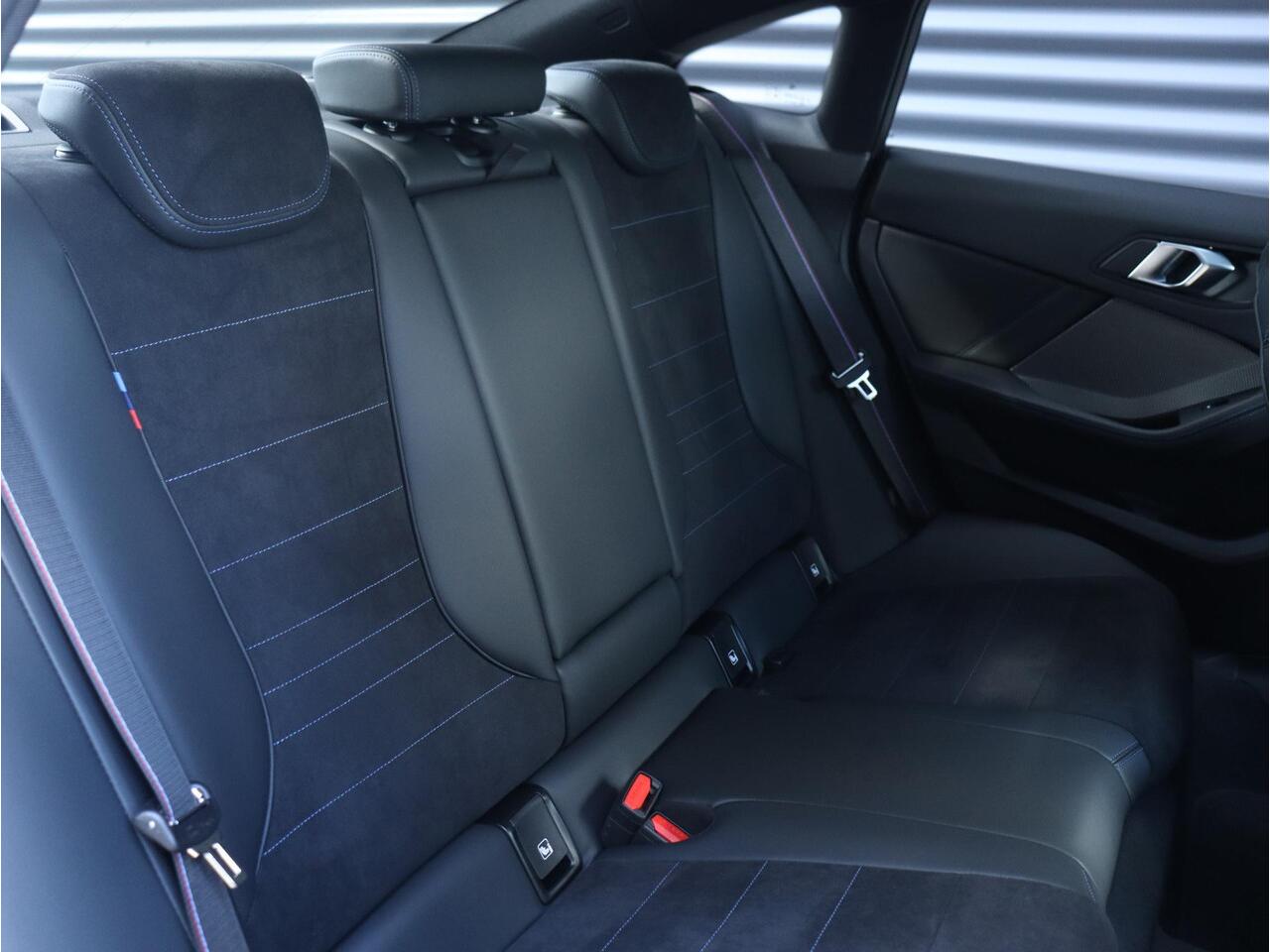 BMW 2-SERIE Gran Coupé 220 | M Sportpakket Pro | Innovation Pack | Panodak | Harman Kardon | Head-Up | Getint Glas | Driving Assistant | 19'' LMV