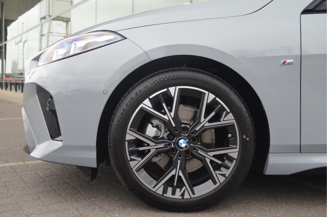 BMW 2-SERIE Gran Coupé 220 M Sport Automaat / Sportstoelen / Adaptieve LED / M Adaptief onderstel / Comfort Access / Parking Assistant / Stoelverwarming