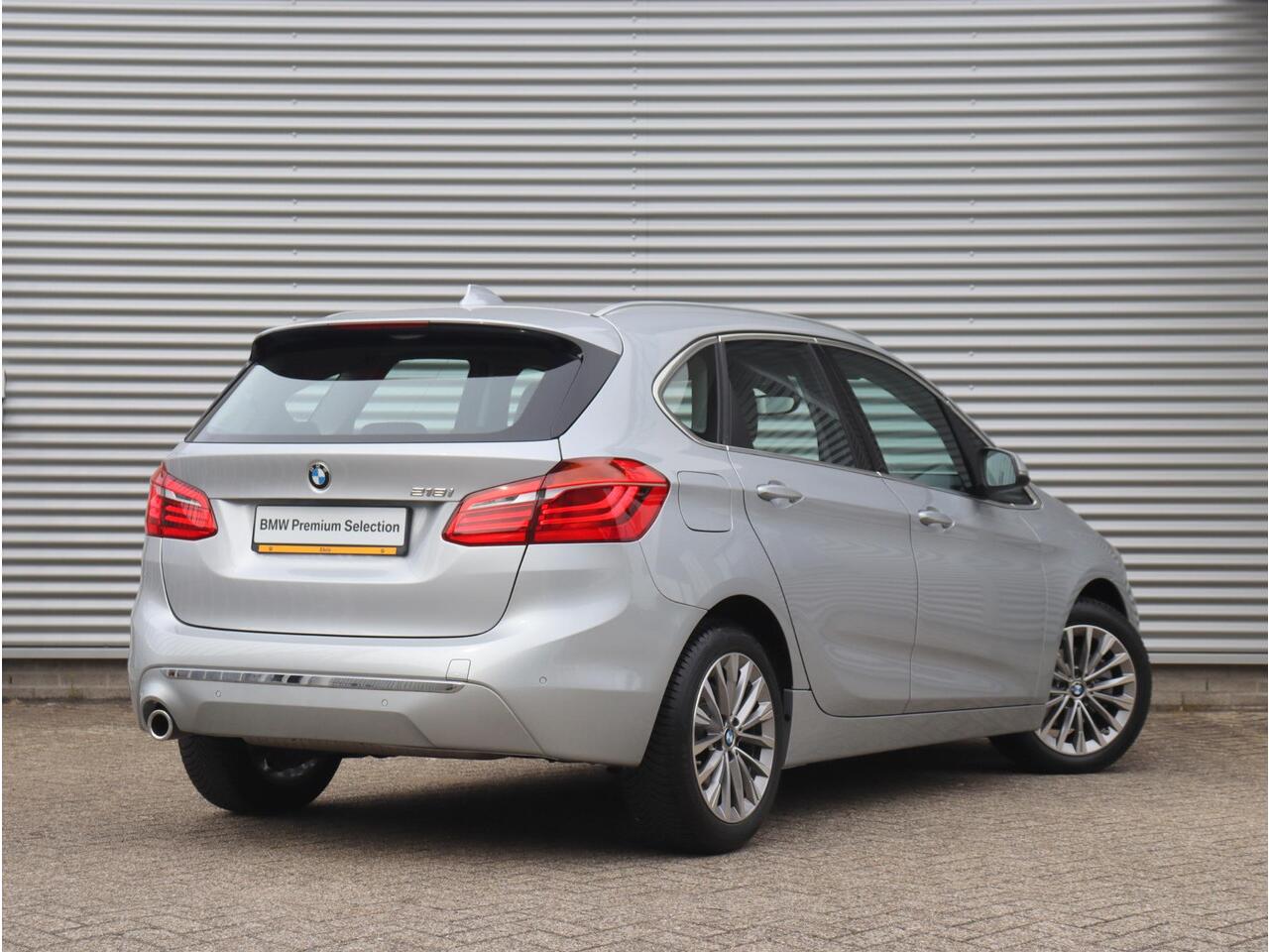 BMW 2-SERIE Active Tourer 218i | High Executive | Luxury Line | Head-Up | Hi-Fi | Stoelverwarming | Stuurwielverwarming | Climate Control | Navi Plus | 17'' LMV