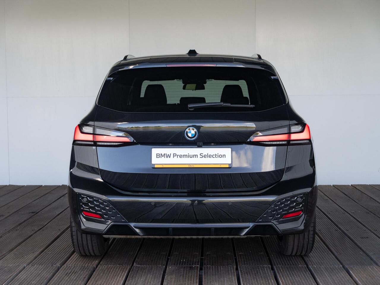 BMW 2-SERIE Active Tourer 225e xDrive | M Sportpakket | Innovation Pack | Comfort Access | Panoramadak | Isofix | Head-Up Display | Harman-Kardon | 20''