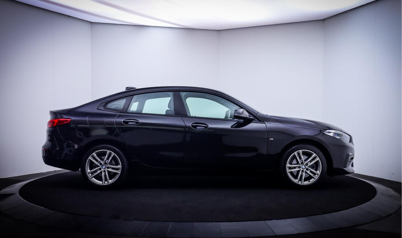 BMW 2-SERIE Gran Coupé 218iA SPORT-LINE DIGIDASH | FULL LED | HARMAN KARDON | LEDER | STOELVERW | CARPLAY | NAVI | LMV 17''