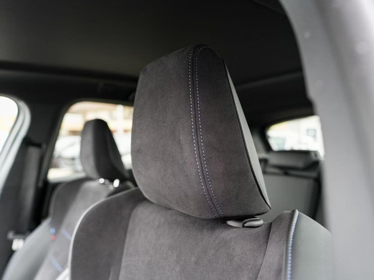 BMW 2-SERIE Active Tourer 218i M Sport Trekhaak Panoramadak Stuurwielverwarming Stoelverwarming Keyless Entry