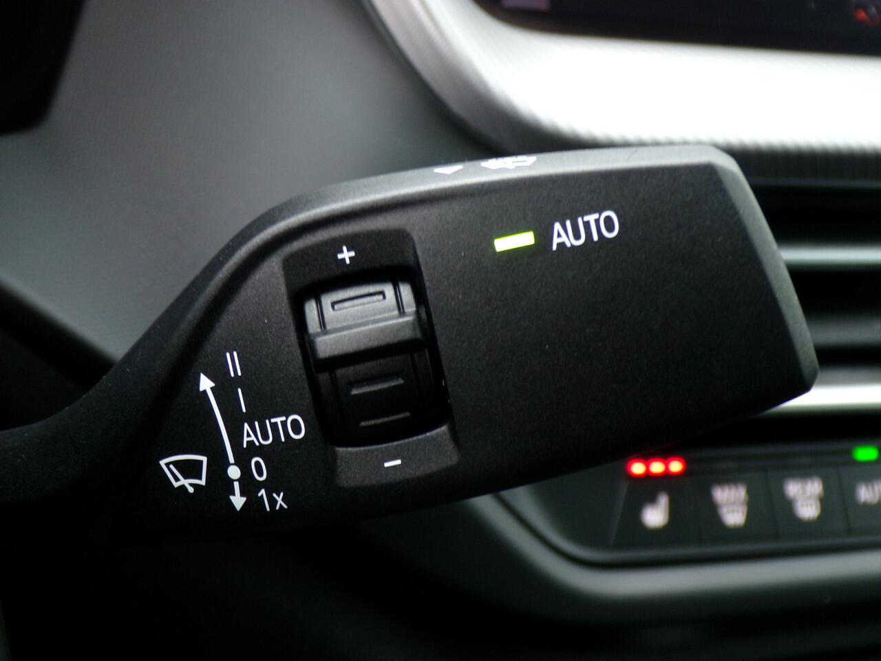 BMW 2-SERIE Gran Coupé 220i, Harman Kardon / Schuifdak / Sensoren + Camera / Keyless / Leder / Stoel + Stuurverwarming / 19'' LMV