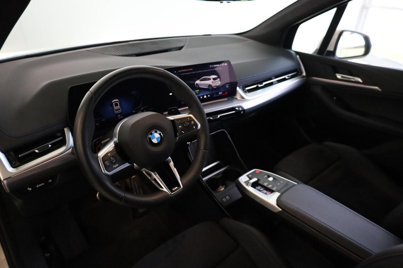 BMW 2-SERIE Active Tourer 220i M-sportpakket | Premium Pack | Travel Pack | Elektr. Trekhaak
