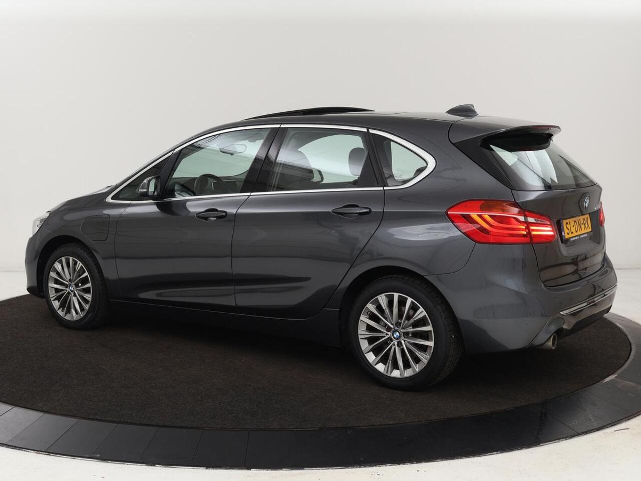 BMW 2-SERIE Active Tourer 225xe iPerformance Luxury Line | Panoramadak | Leder | Head-Up | Camera | Keyless | Navigatie | Park Assist | Adaptief LED
